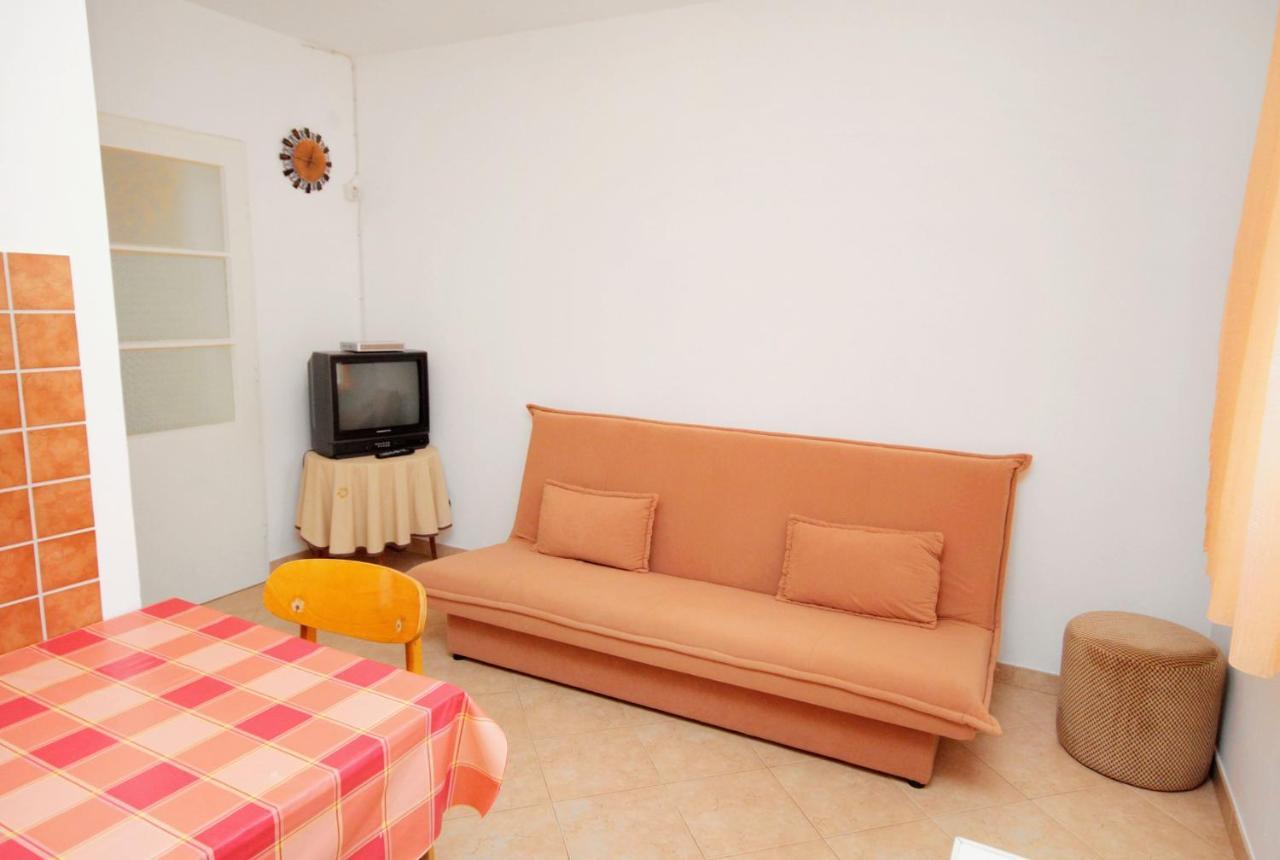 Apartments With A Parking Space Novi Vinodolski - 5587 Exterior photo